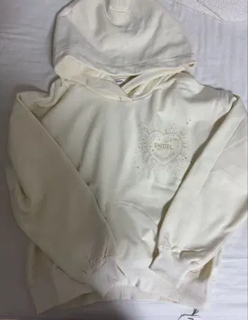 snidel 홀리데이 2025 아오야마 한정판 후드티 아이보리