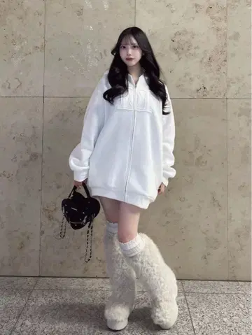 다리치 darich 아플리케 DD 로고 후드티 화이트