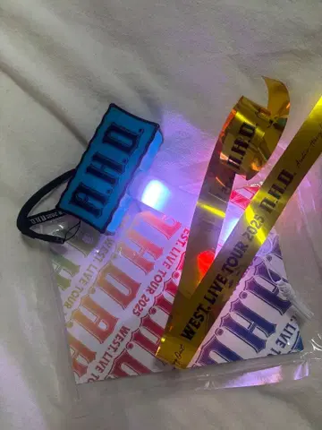 WEST. A.H.O. 응원봉