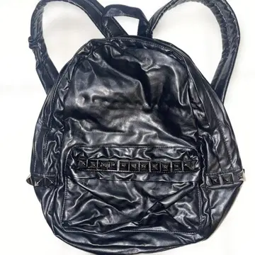 스터드 장식 블랙 가죽 백팩