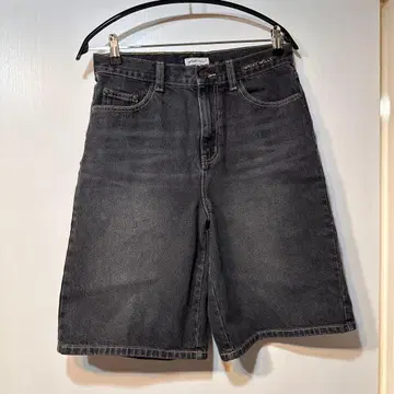 WACKY WILLY 블랙 데님 하프 팬츠 무릎 아래 바지