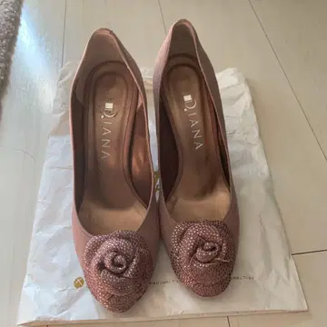 DIANA 핑크 로즈 모티브 하이힐