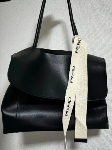 블랙 플랩 핸드백