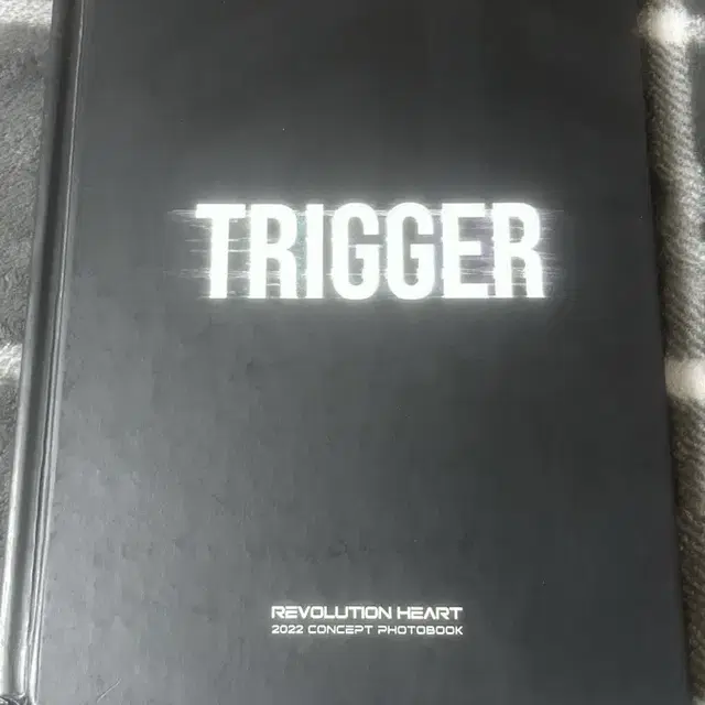 레볼루션 하트 앨범 트리거 TRIGGER 포토북