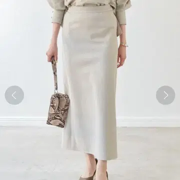 그린 라벨 릴랙싱 코트니 바이어스 I 라인 스커트 베이지