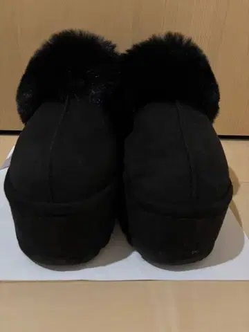 Rady 통굽 퍼 샌들