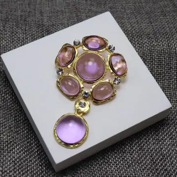 핑크 크리스탈 장식 브로치