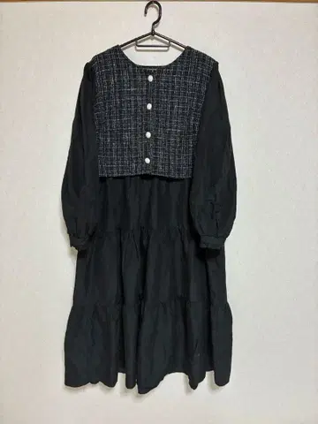 트위드 소재 도킹 티어드 롱 원피스 블랙 4L