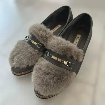 DIANA 퍼 달린 슬립온 펌프스 그레이 24cm