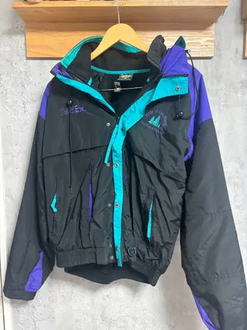 Dunbrooke 마운틴 파카 M 사이즈 블랙/퍼플/터콰이즈