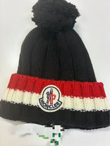MONCLER 폼폼 포함 니트 모자
