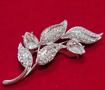 반돔 부티크 곡선이 아름다운 브로치 잎