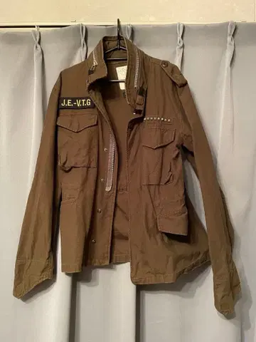 올리브색 밀리터리 자켓 M 사이즈