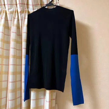 이오레 IORE 액센트 슬리브 니트 BLACK x BLUE