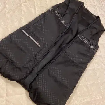 Aquascutum 블랙 체크 무늬 다운 베스트