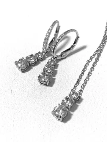 Attract Trilogy 목걸이와 후프 귀걸이 세트