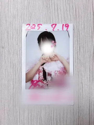 iON! 사랑 봄 네네 여름 의상 폴라로이드 댓글