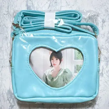 ILLIT 플래티넘 잡화 숄더 파우치 MOKA