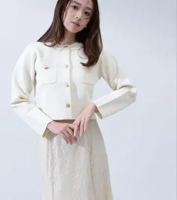 택 포함 새상품 내추럴 뷰티 베이직 엠블럼 버튼 니트 자켓