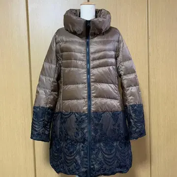 후드 부착 자수 다운 자켓