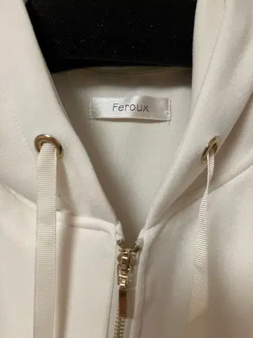 Feroux 프릴 밑단 후드티 새상품급