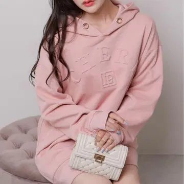 LIP SERVICE CHERI 엠보싱 맨투맨 원피스 핑크