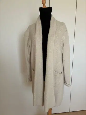 베이지 롱 가디건 앞면 포켓 부착