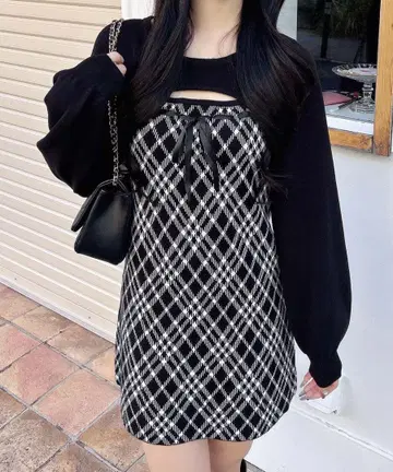 INGNI 데콜테 오픈 체크 무늬 절개 니트 원피스 블랙