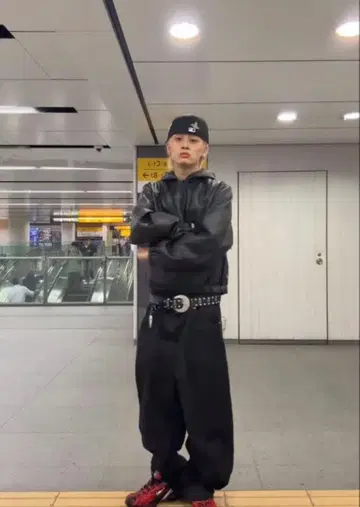 자라 인조 가죽 후디드 자켓