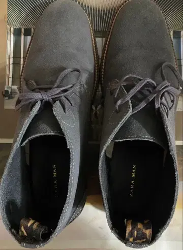 ZARA MAN 그레이 스웨이드 처카 부츠