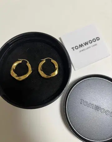 톰우드 TOMWOOD 귀걸이 골드