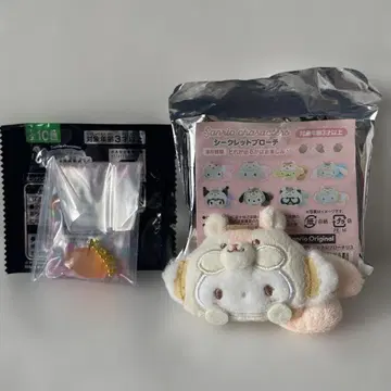 산리오 시크릿 브로치와 구미 참 코기뮨