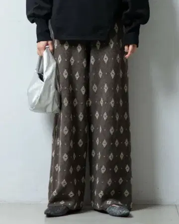 7G 니트 라메 다이아 무늬 자카드 니트 이지 팬츠 / 브라운