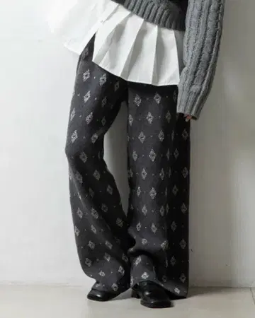 7G 니트 라메 다이아 무늬 자카드 니트 이지 팬츠 / 차콜 그레이