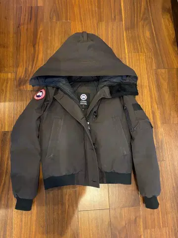 다크 브라운 다운 자켓 후드 부착