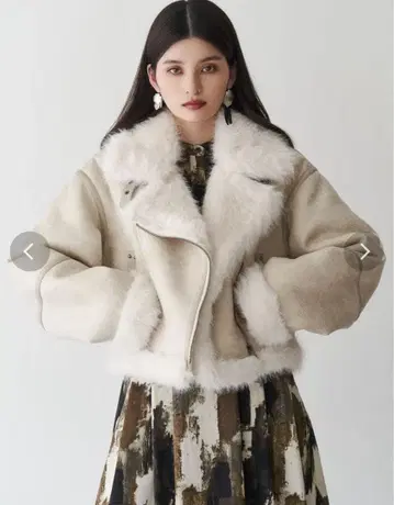 MURUA 아이보리 언이븐 숏 페이크 무스탕 자켓