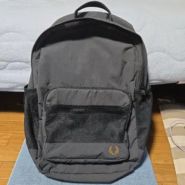 그레이 메쉬 포켓 백팩