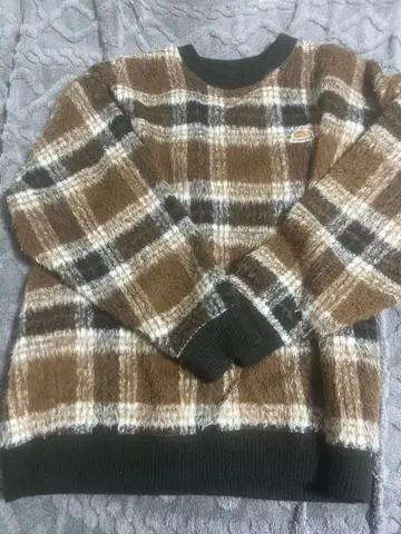 체크 무늬 플리스 긴팔 스웨터