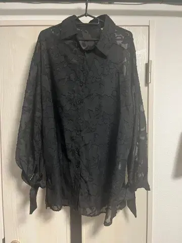 꽃무늬 블랙 긴팔 셔츠