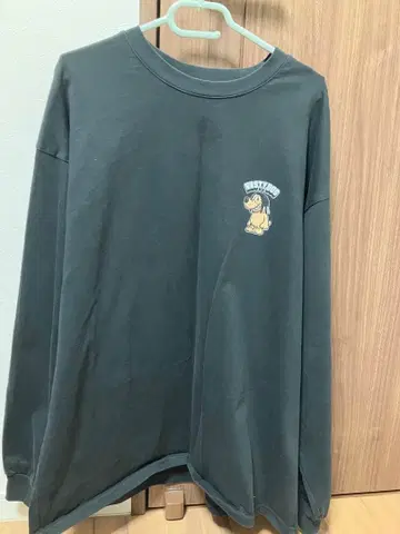 ND 캐릭터 자수 다크 그레이 긴팔 티셔츠