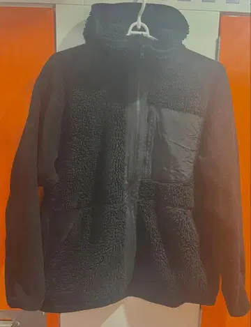 UNIQLO / 화이트 마운티니어링 플리스 블랙 XL