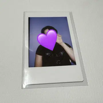 WEi 용하 사인 포함 폴라로이드