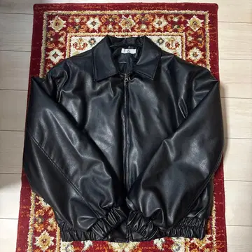 블랙 가죽 자켓 엘라스틱 밴딩 포함