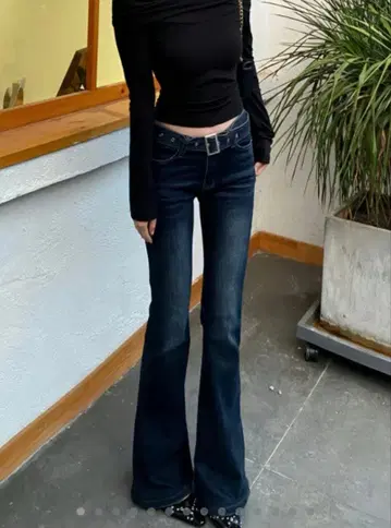 슬림 라인 벨트 플레어 데님