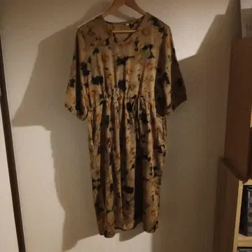 꽃무늬 무릎 기장 원피스 반팔