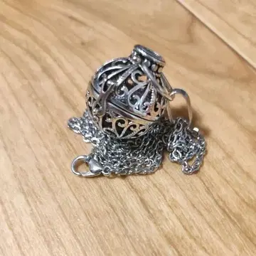 휠라 그리 펜던트 목걸이 로켓