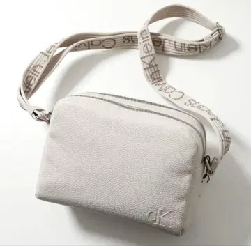 캘빈클라인 숄더백 로고