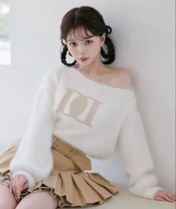 DD 로고 원숄더 니트탑 다리치 Darich 화이트