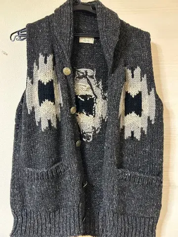 저널 스탠다드 기하학 패턴 울 베스트