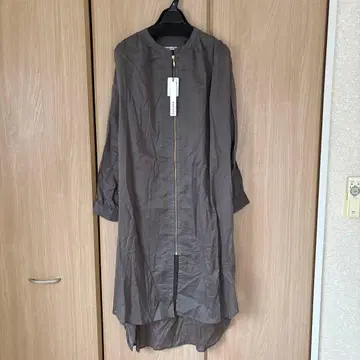 미사용 새상품 [ RADIETE ] 그레이 지퍼 코트